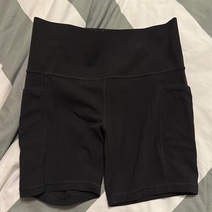Athleta Salutation Stash 7” Short